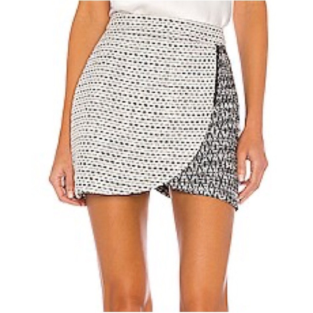 NWT Alice + Olivia black and white patterned mini skirt size 8
